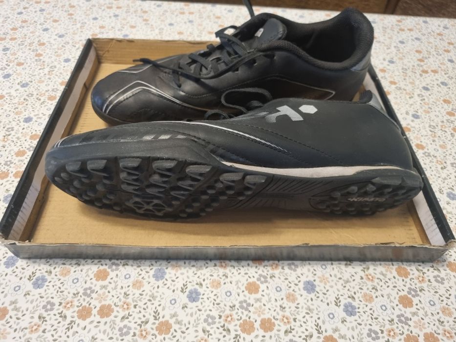 Buty sportowe żwirówki r.45 Kipsta