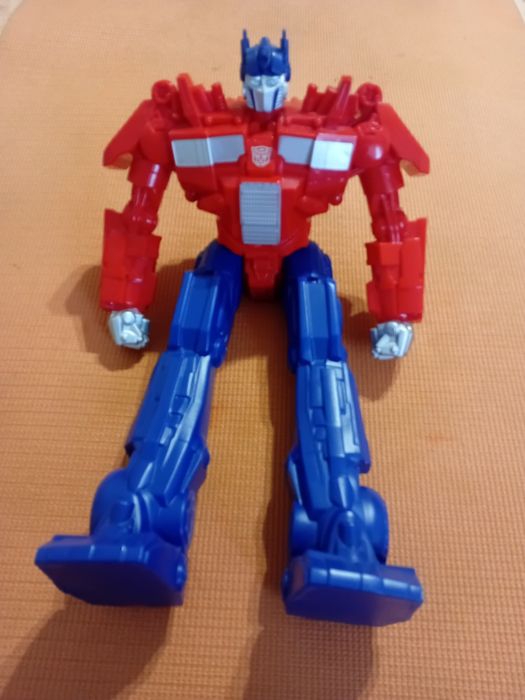 Фигурка Оптимус Прайм от Hasbro