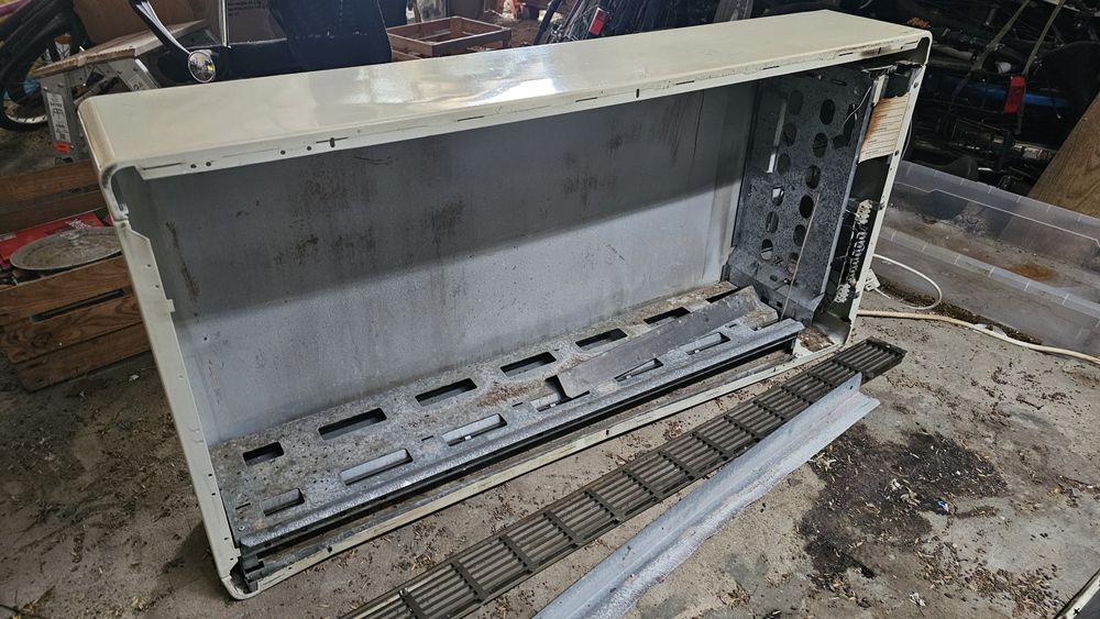 Obudowa metalowa po piecu akumulacyjnym Vaillant