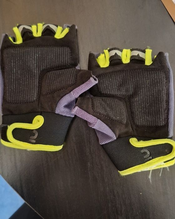 Capacete + luvas + selim gel