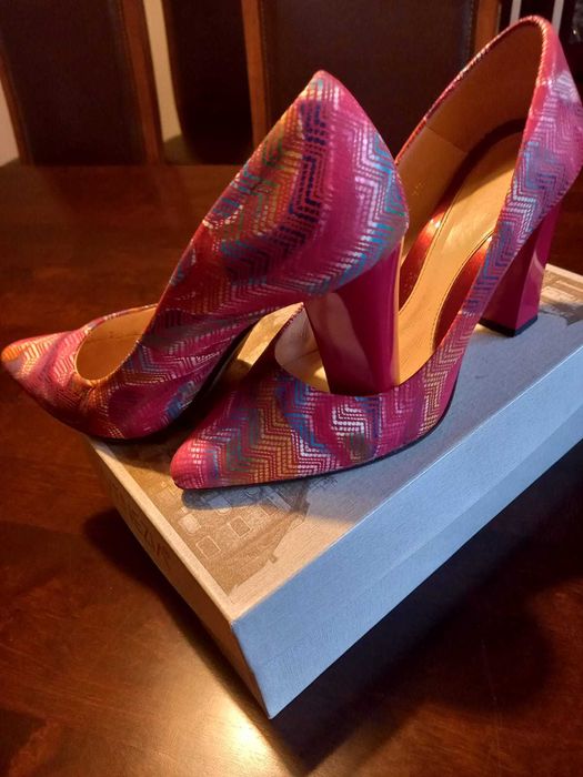 Piękne pantofle damskie, rozm. 38