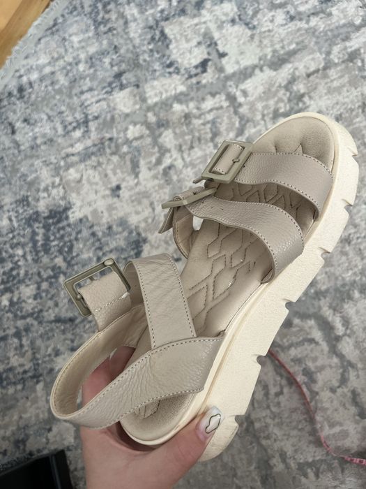 жіночі сандалі, шкіряні