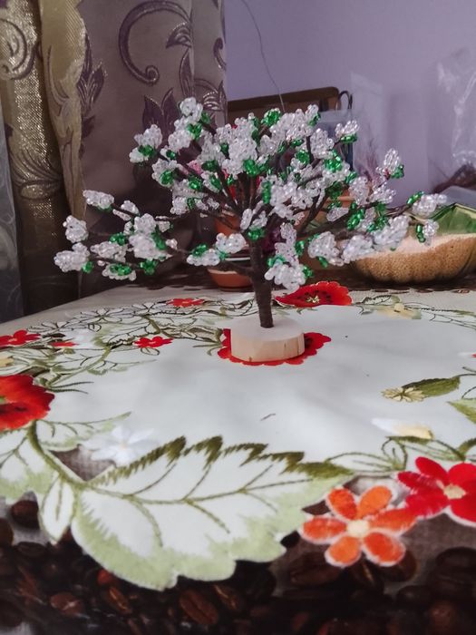 Деревце з бісеру біле