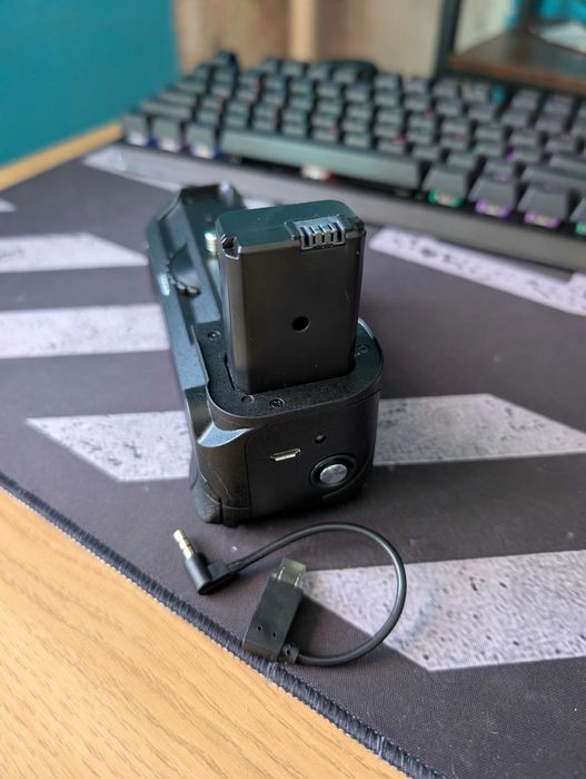 Grip Sony A6000 A6300 A6400 jak nowy mało używany