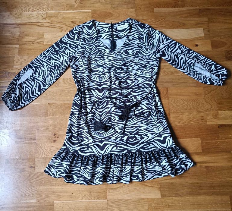 Sukienka mini w zebrę falbanka Modern line XXL 44