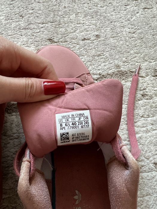 Кросівки adidas жіночі