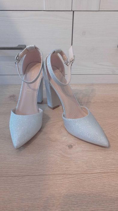 Srebrne czółenka Vices