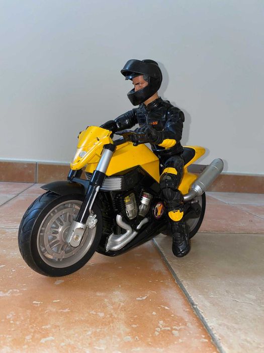 bonecos action man