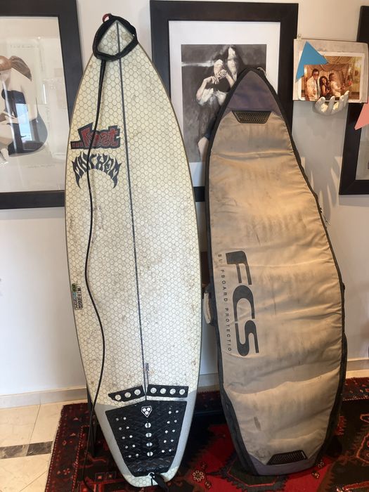 Super compra: Prancha surf  Libtech 5’8 , leash, saco, 3 fins