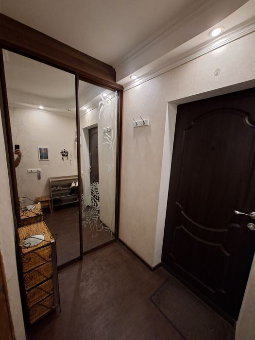 Продам 1-кімнатну квартиру 32,4м.кв. вул.Березняківська 20.