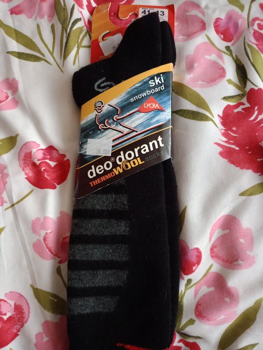 Nowe wełniane skarpety snowbordowe.