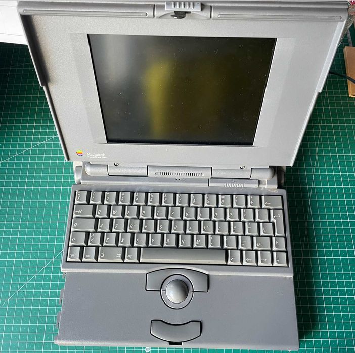 Apple Macintosh Powerbook 180C clássico de 199364584417662465121