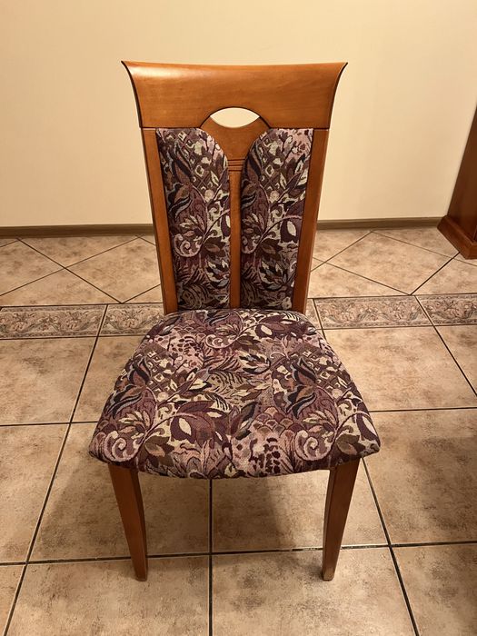 Zestaw mebli do salonu lub jadalni z dużym stołem