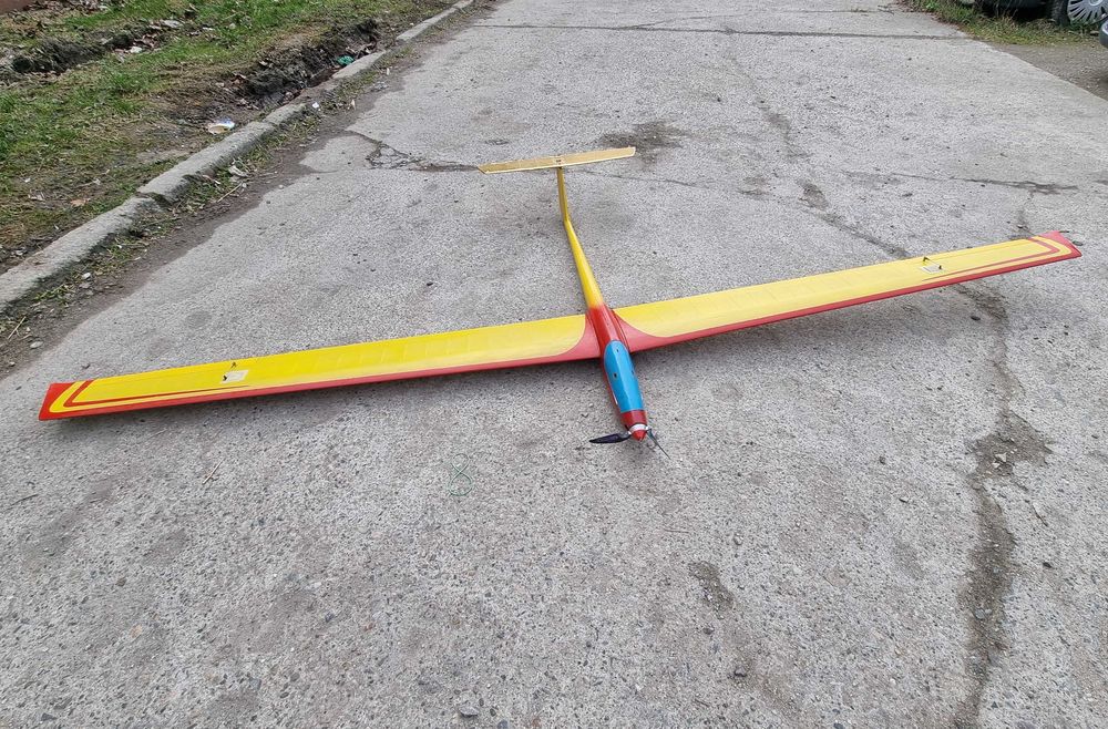 Konstrukcyjny motoszybowiec rc 257x117