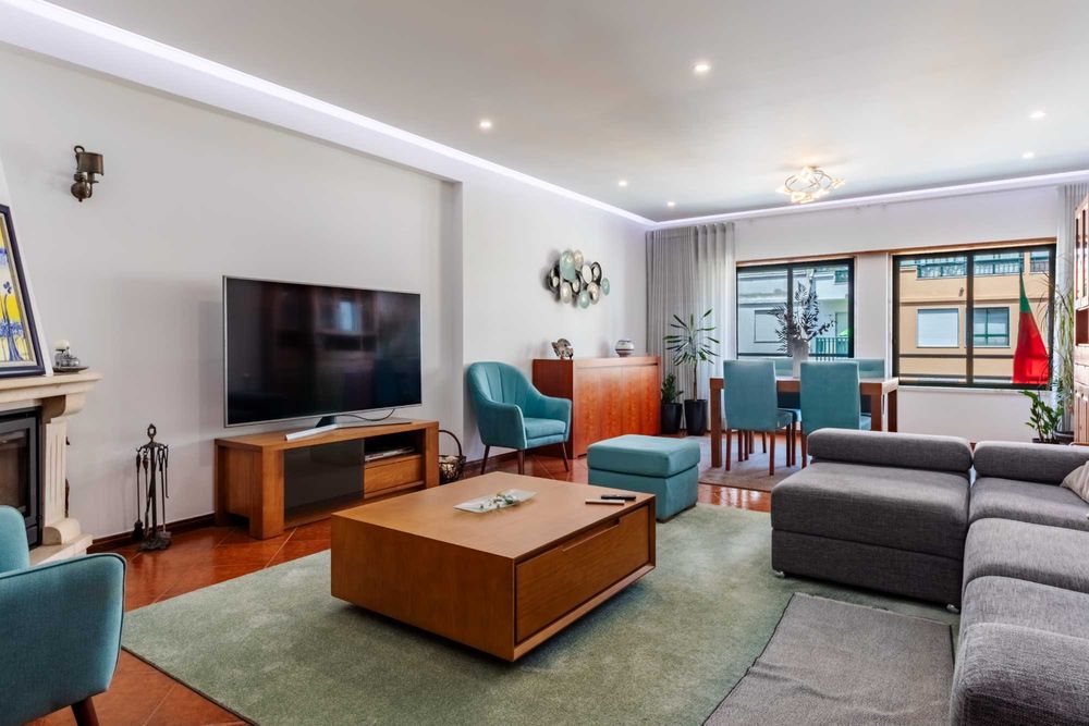Apartamento T3 Massamá Norte com Garagem Box de 60m2