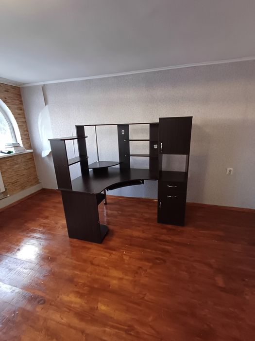 Комп'ютерний стіл. В хорошому стані. Вживаний, БУ