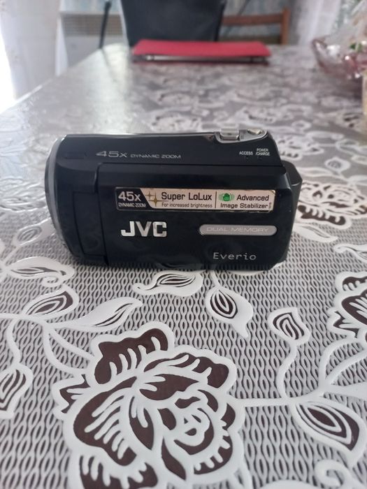 Продам відео камеру JVC