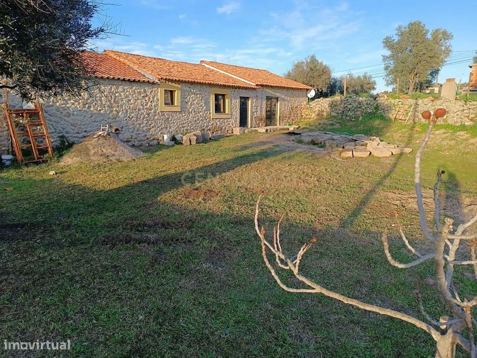 Terreno com Moradia Rústica totalmente remodelada, Idanha-a-Nova