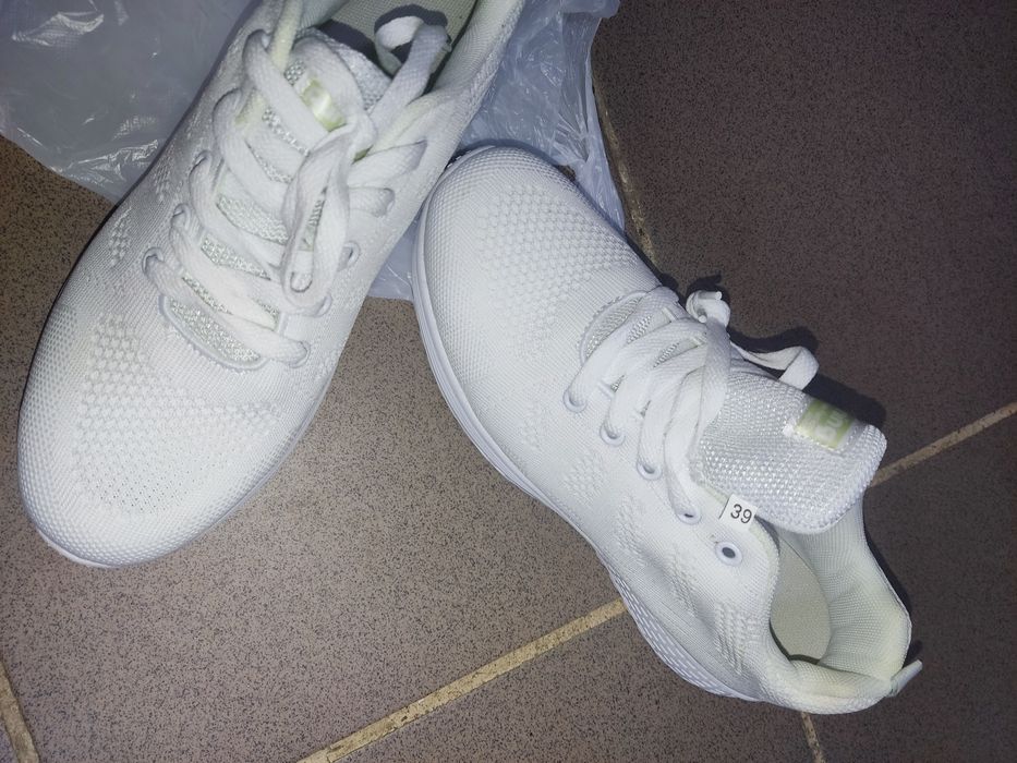 Białe adidasy r 39 nowe