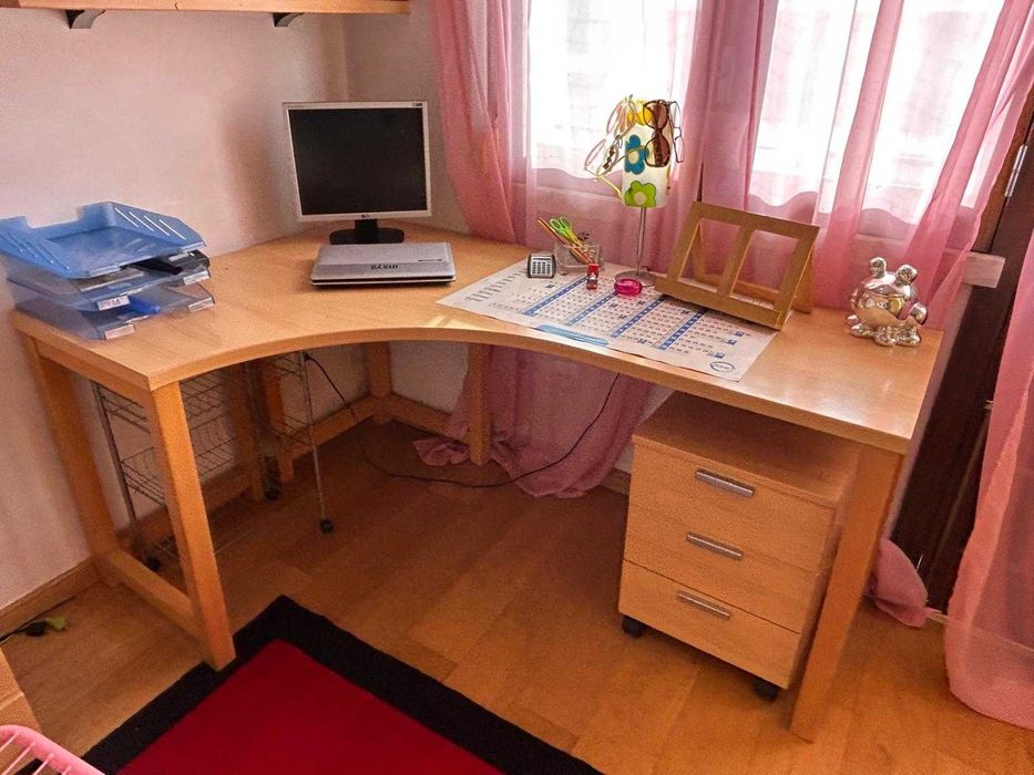 Secretária de canto com móvel de apoio