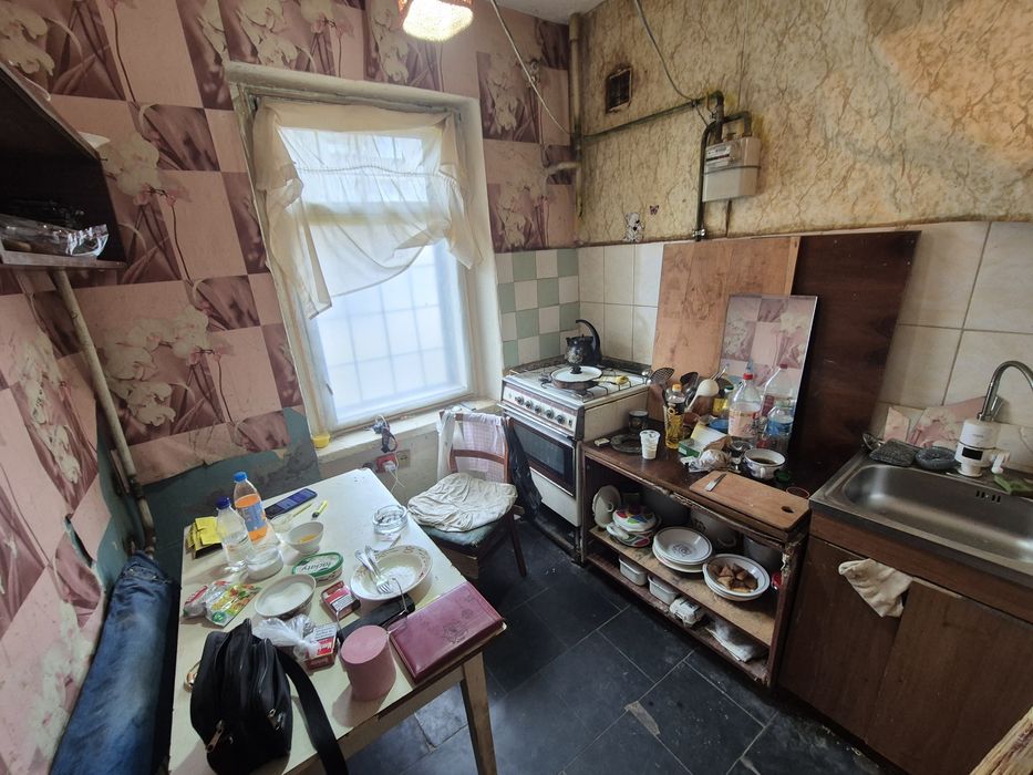 Продам невелику 1-кімнатну Конько 31