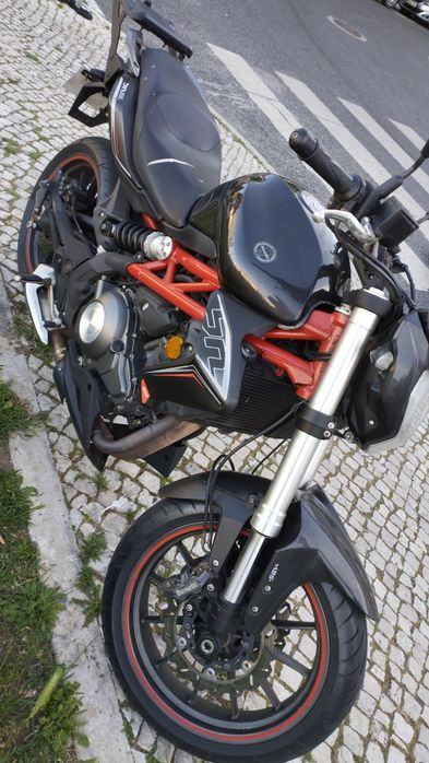 Moto Benelli 302s