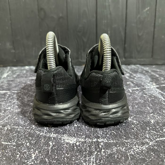 Дитячі легенькі кросівки Nike Revolution 28.5/18 cm