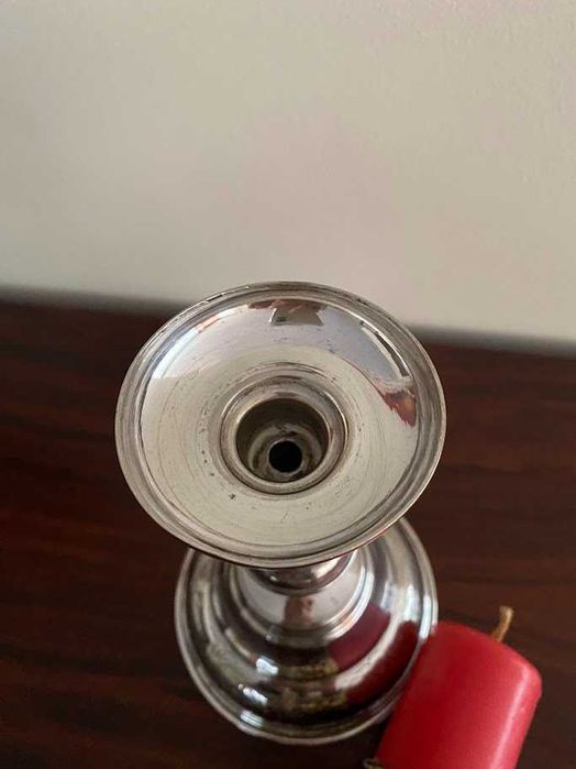 Castiçal em casquinha com vela