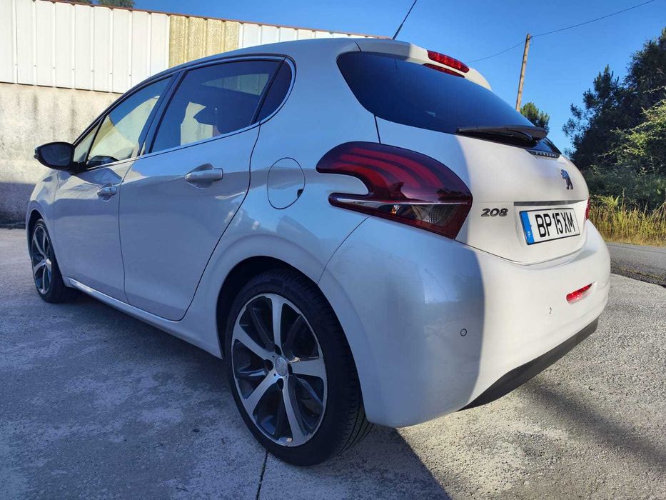 Peugeot 208 Feline Automático EAT6 Tecto Panorâmico