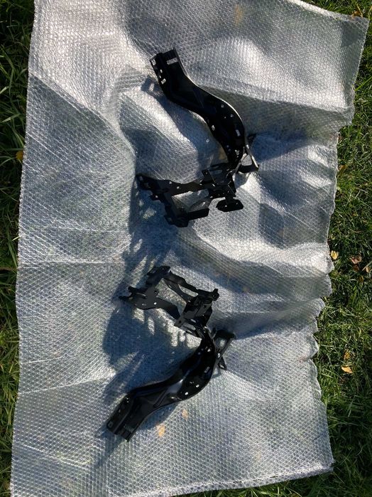 Кронштейн крепления фары LH/RH BMW 5 Seies G30 2017-2020год.