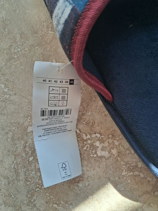 Kapcie, kapcie rozmiar 45 na stope 43, kapcie