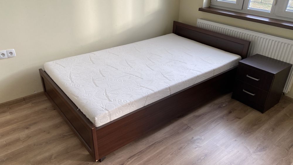 Łóżka z materacem
