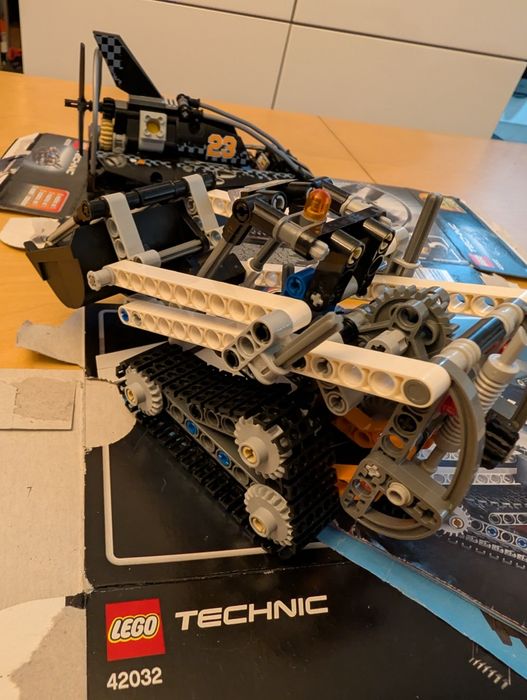 Zestaw LEGO Technic 42022 42032 42002