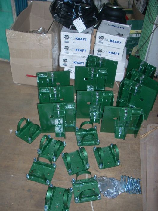 Комплекти пневмопідвісок від Центру Пневми України з Нікополя.