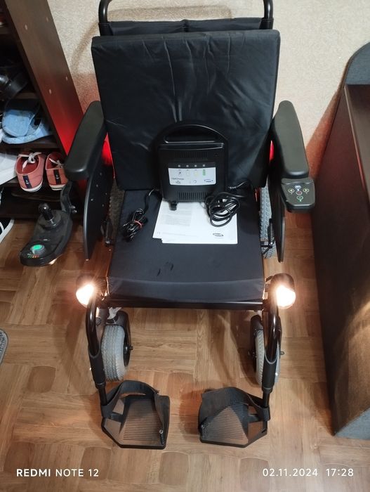 Нова  коляска для людей з проблемами руху,з електроприводом Stream Inv