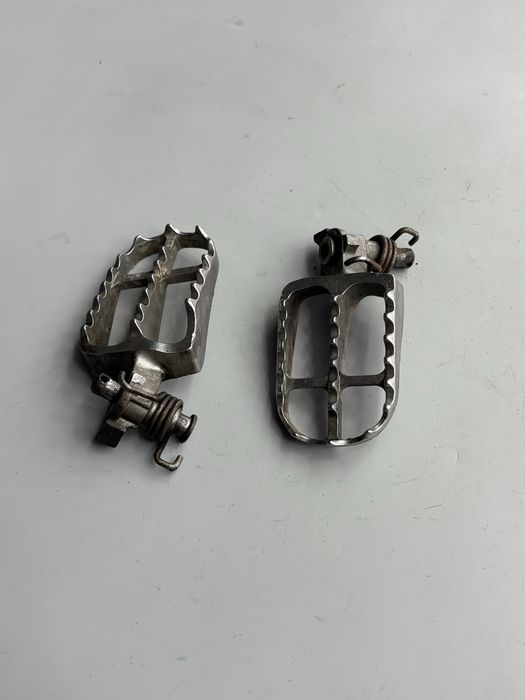 Podnóżki Nóżki Stopki YAMAHA YZF250 / 450