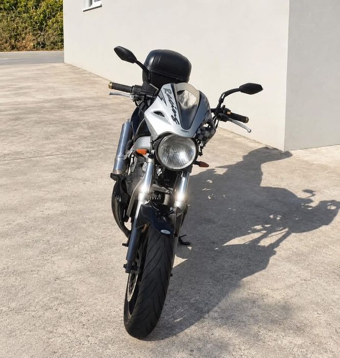Suzuki Naked | 51.964 km | Top Case | Muito Estimada