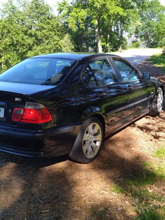 Á venda ótimo carro pelo ano de fabricação