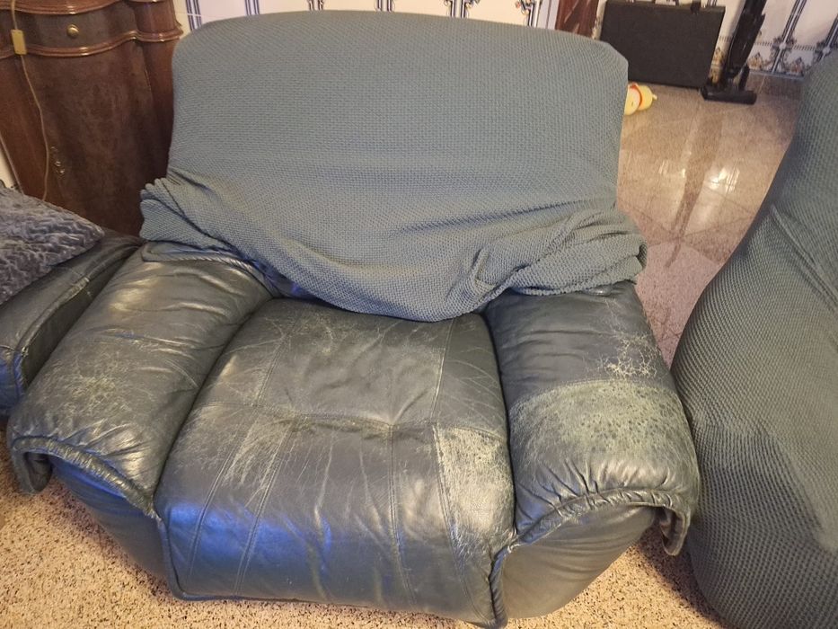 Conjunto de sofás KOL em pele verde