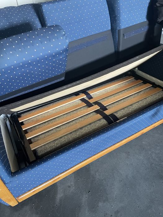 Sofá cama com três lugares