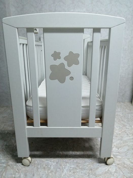 Cama de grades Trama