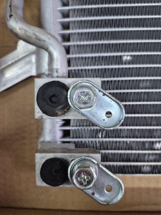 Радіатор кондиціонера фольксваген  новий