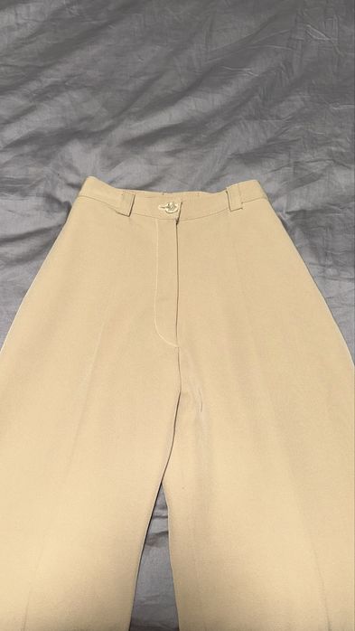 Бежеві брюки кльош