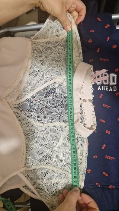 Нарядна блузка з перлинами