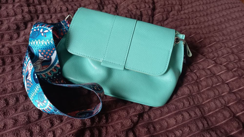 Шкіряна сумка через плече з текстильним ремінцем