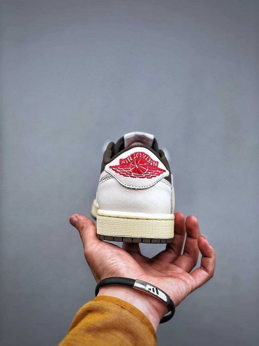 Travis Scott vs Fragment vs Air Jordan 1 Low"Military Blue"