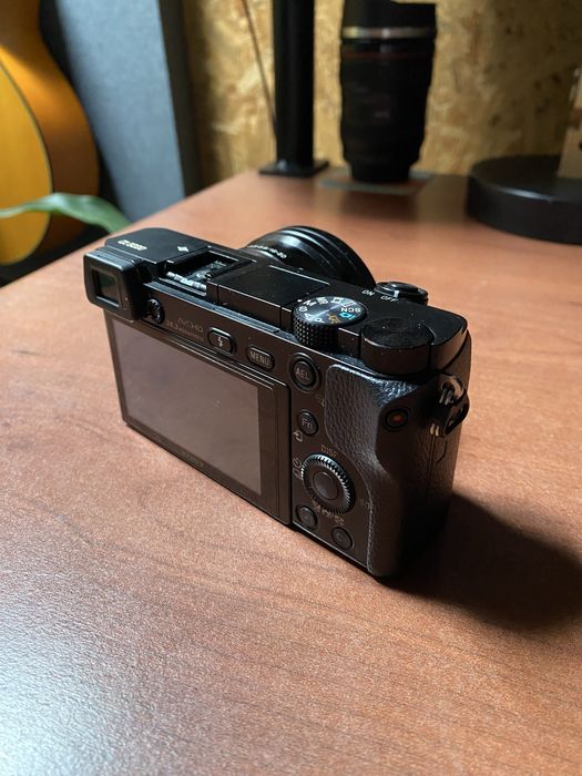 Sony a6000 + Kit Lens + extras
