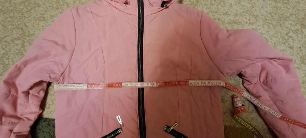 Продам куртку для девочки