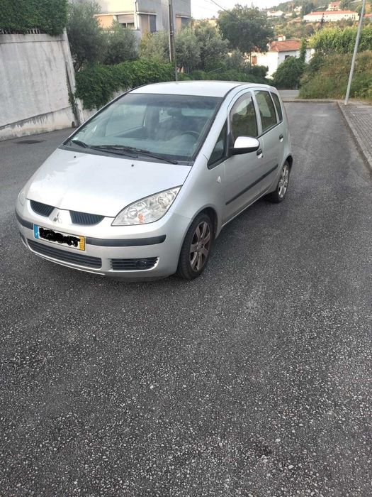 Mitsubishi Colt 1.1 com A/C e 5 Lugares de 03/2007 - Bom estado