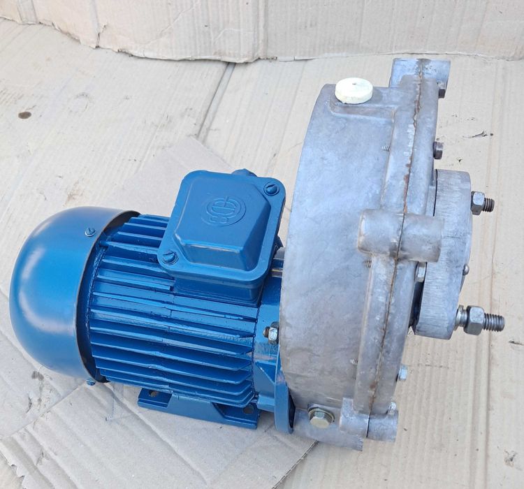 Мотор-редуктор для промислової електром'ясорубки 4AM80B4 380 1,5 1400